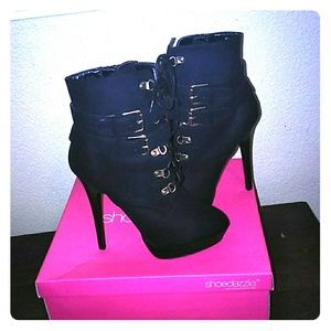 Heels booties